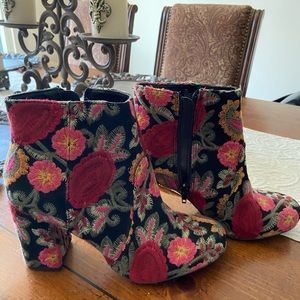 GORGEOUS EMBROIDERED BOOTIES